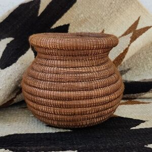 ANTIQUE NATIVE AMERICAN HANDWOVEN BASKET